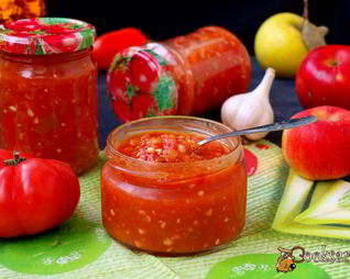 Аджика из помидоров и яблок
