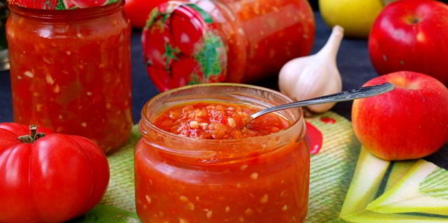 Рецепт аджики из помидоров и яблок