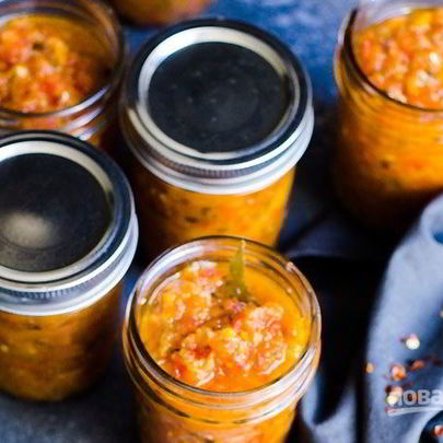 Аджика из помидоров, перца и яблок на зиму