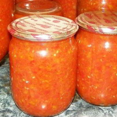 Аджика из помидоров, яблок и перца