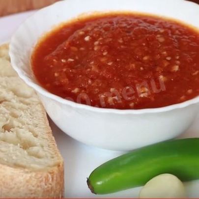 Домашняя аджика с яблоками и морковью