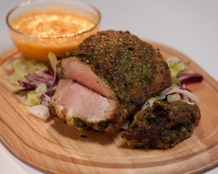 Хрустящий свиной бок с желтой аджикой