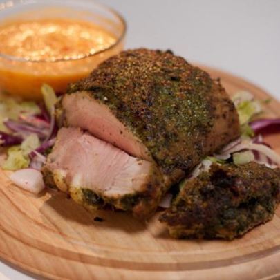 Хрустящий свиной бок с желтой аджикой