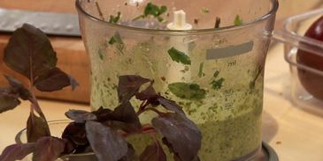 хрустящий свиной бок с желтой аджикой