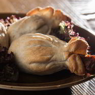 Рецепт Куриных голеней с аджикой в слоеном тесте