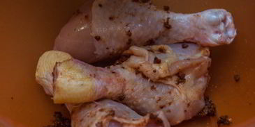 куриные голени с аджикой в слоеном тесте