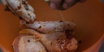 куриные голени с аджикой в слоеном тесте