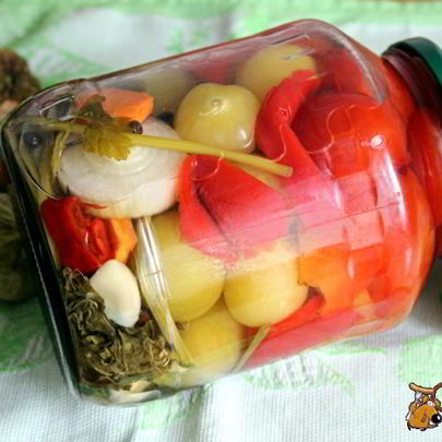 Ассорти из физалиса, помидоров и сладкого перца на зиму