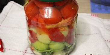 ассорти из физалиса, помидоров и сладкого перца на зиму