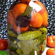 Рецепт Ассорти из огурцов и помидоров с базиликом на зиму