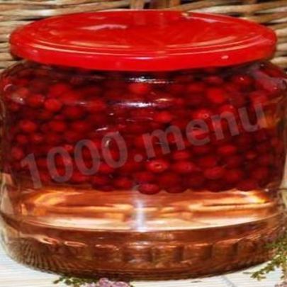 Брусника на воде с сахаром