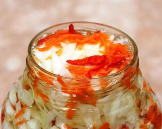 Домашняя квашеная капуста с ржаной мукой