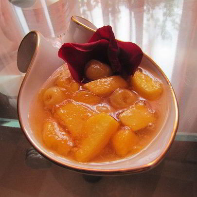 Джем из черешни и персиков с лепестками роз