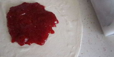 камамбер с клубничным джемом