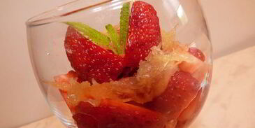 клубника с имбирным джемом