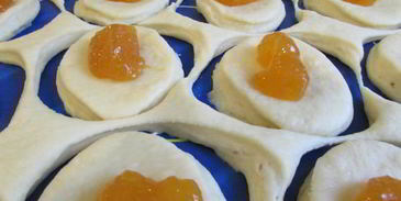 немецкие бухтели с джемом