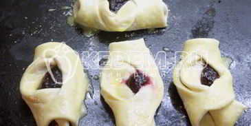 расстегаи с черничным джемом