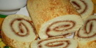 рулет с яблочным джемом