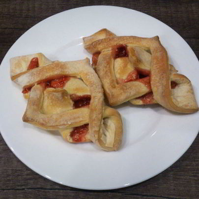 Слоеные булочки с малиновым джемом