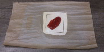 слоеные булочки с малиновым джемом