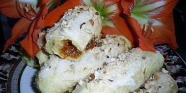 слоистые лимонные рулетики с джемом и орехами