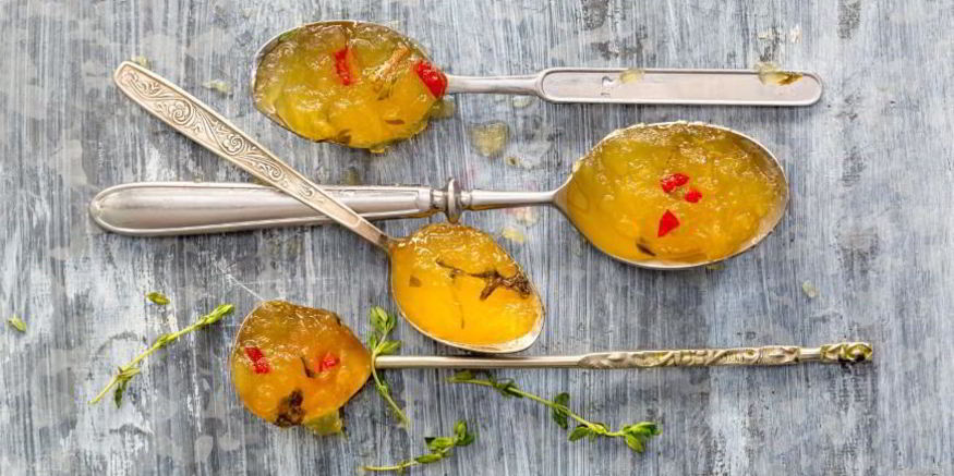 Рецепт яблочного джема с чили и пряными травами