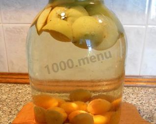 Компот из абрикосов и яблок