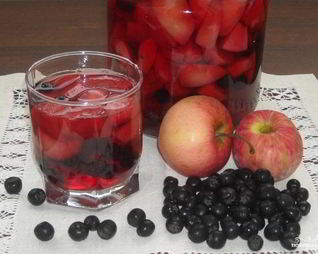 Компот из черноплодки с яблоками на зиму