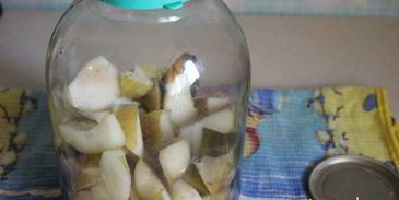 компот из груш с черноплодной рябиной и малабарской корицей на зиму