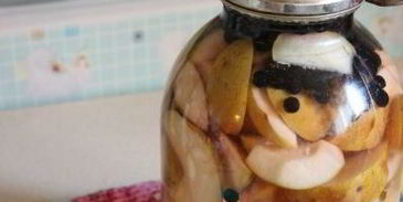 компот из груш с черноплодной рябиной и малабарской корицей на зиму