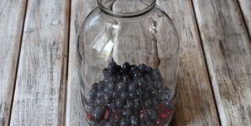 компот из кизила и винограда на зиму