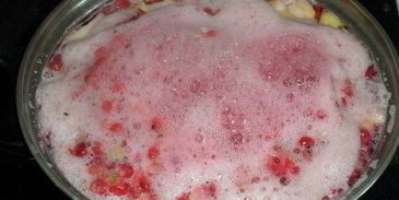 компот из персиков и красной смородины