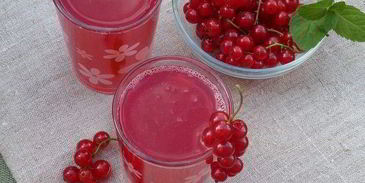 компот из персиков и красной смородины