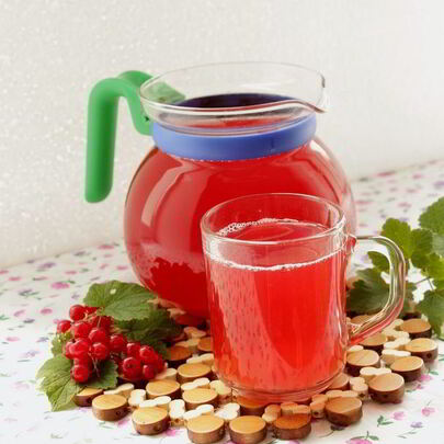 Компот из ревеня и красной смородины