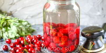 компот из вишни с косточками на зиму