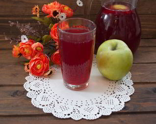 Компот из вишни с яблоками