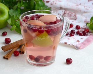 Компот из яблок и клюквы