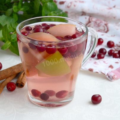 Компот из яблок и клюквы