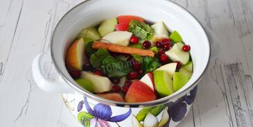 компот из яблок и клюквы