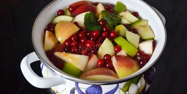 компот из яблок и клюквы