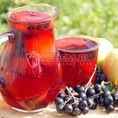 Компот из яблок с ягодами на зиму