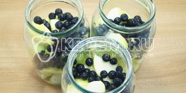 компот из яблок с ягодами на зиму