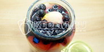 компот из яблок с ягодами на зиму