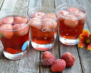 Компот из замороженной клубники