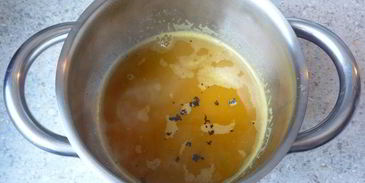 миндальные блинчики с компотом из ананаса, фиников и ванили