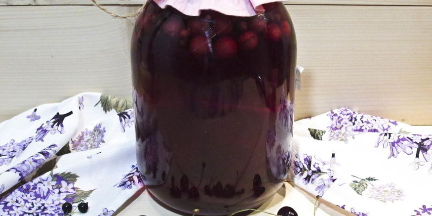 Рецепт вишневого компота с черной смородиной на зиму