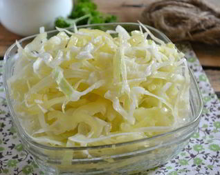 Капуста, маринованная с перцем и луком