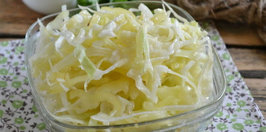 Рецепт капусты, маринованной с перцем и луком