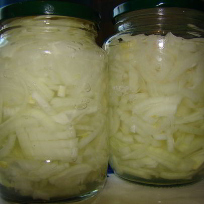 Маринованный лук на зиму полукольцами