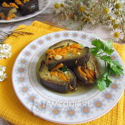 Маринованные баклажаны с морковью и зеленью